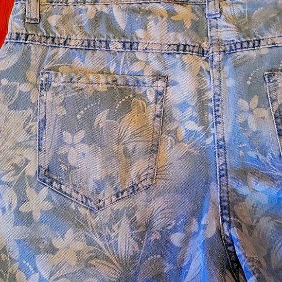 Per Se Women's Short - Picture 3 of 5